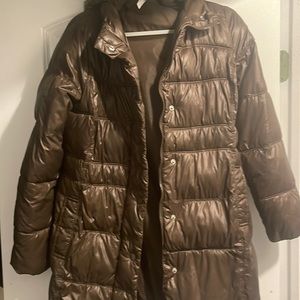 Old Navy small, brown puffer coat with hood. In great condition.